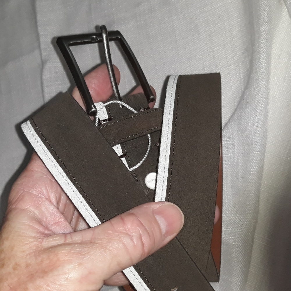 Boconi mens brown leather belt with white leather trim. NEW. Size 34